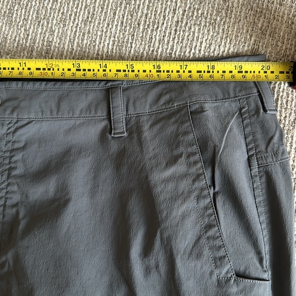 Mountain Hardwear Gray light weight golf / hiking pant -size 40 - Picture 10 of 12